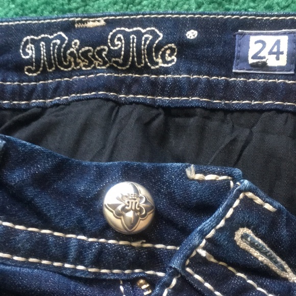 Miss Me Cropped Jeans - Picture 6 of 9